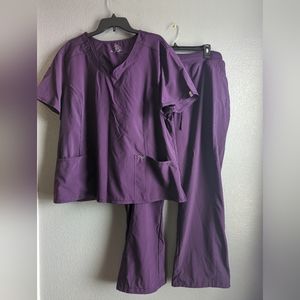 Cherokee infinity scrub set